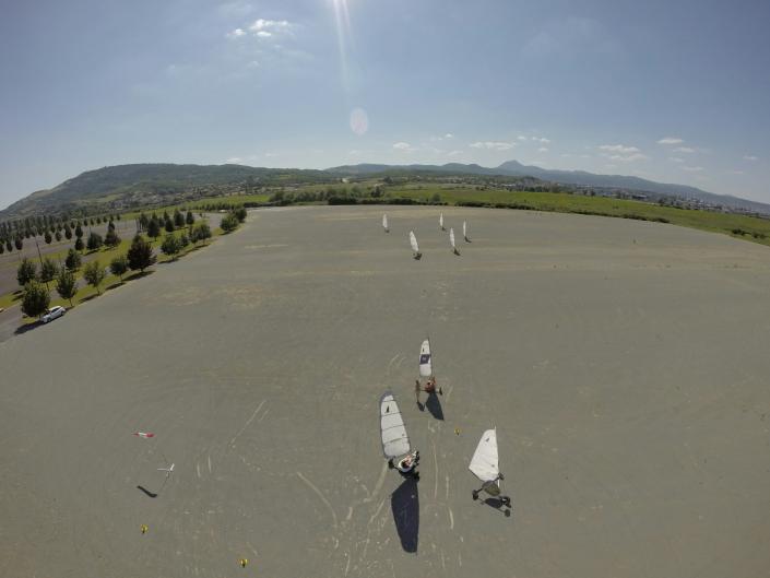 chars à voile vu du ciel