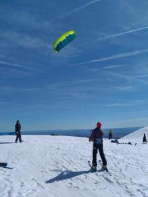 Initiation snow kite pilotage et gliss avec un moniteur ESI